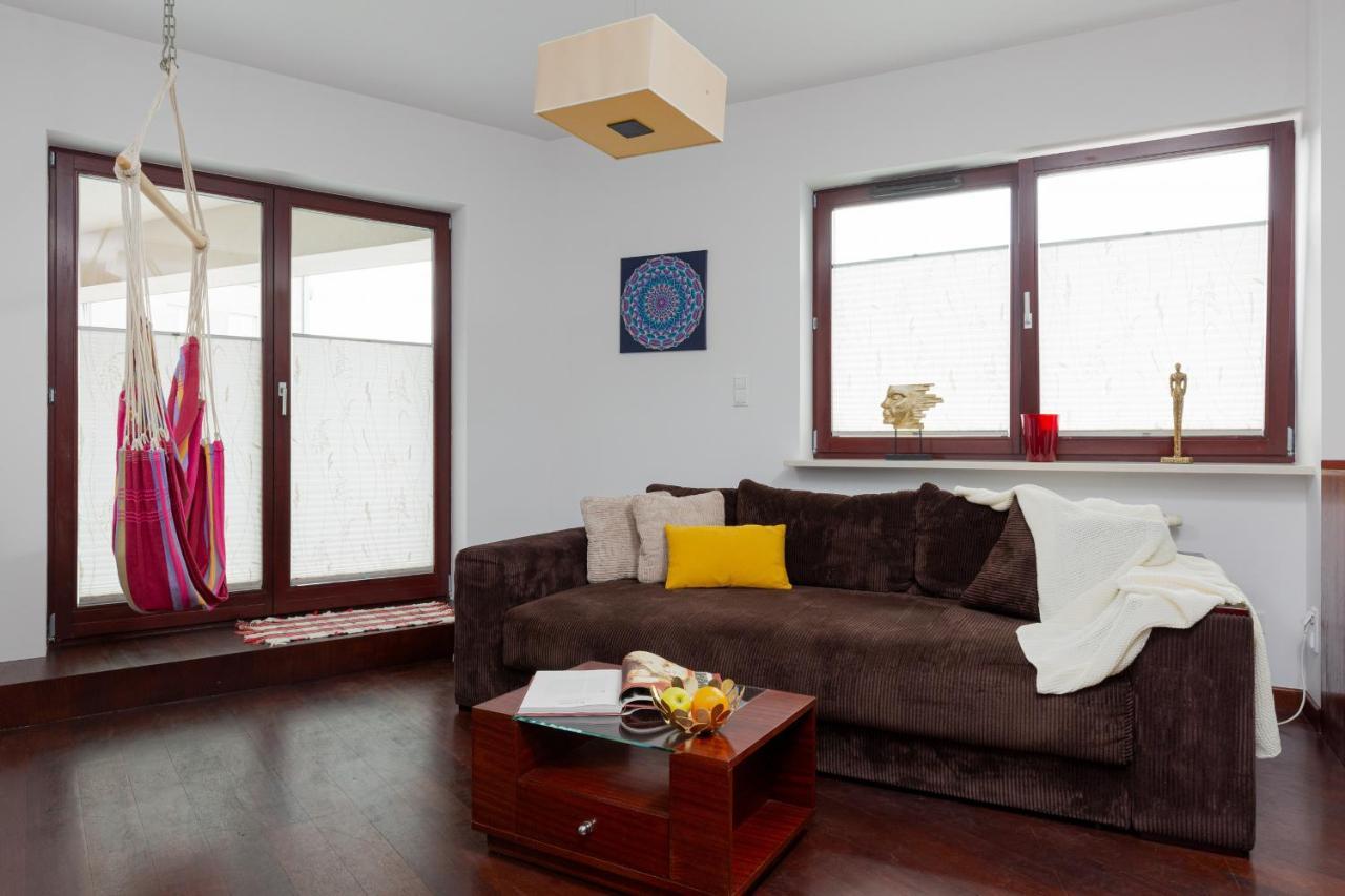 وارسو Spacious Suite With A Hammock And Terrace By Renters Prestige المظهر الخارجي الصورة