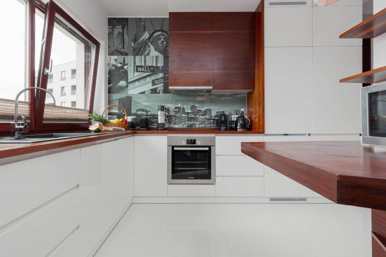 وارسو Spacious Suite With A Hammock And Terrace By Renters Prestige المظهر الخارجي الصورة