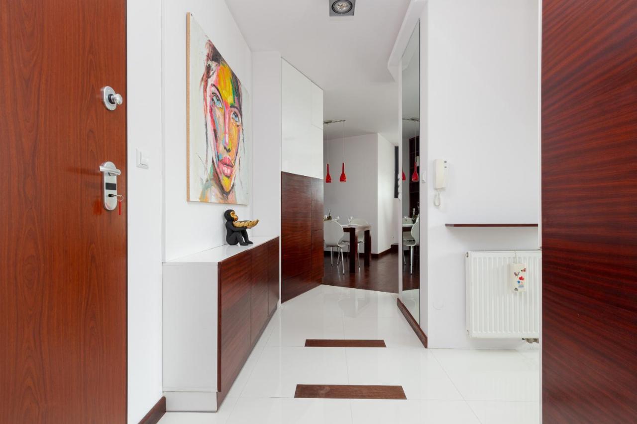 وارسو Spacious Suite With A Hammock And Terrace By Renters Prestige المظهر الخارجي الصورة