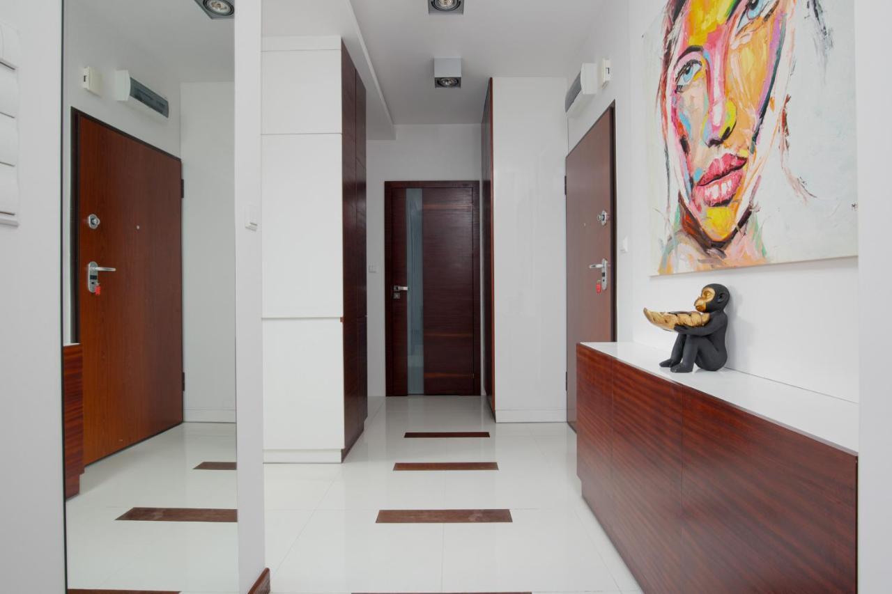 وارسو Spacious Suite With A Hammock And Terrace By Renters Prestige المظهر الخارجي الصورة