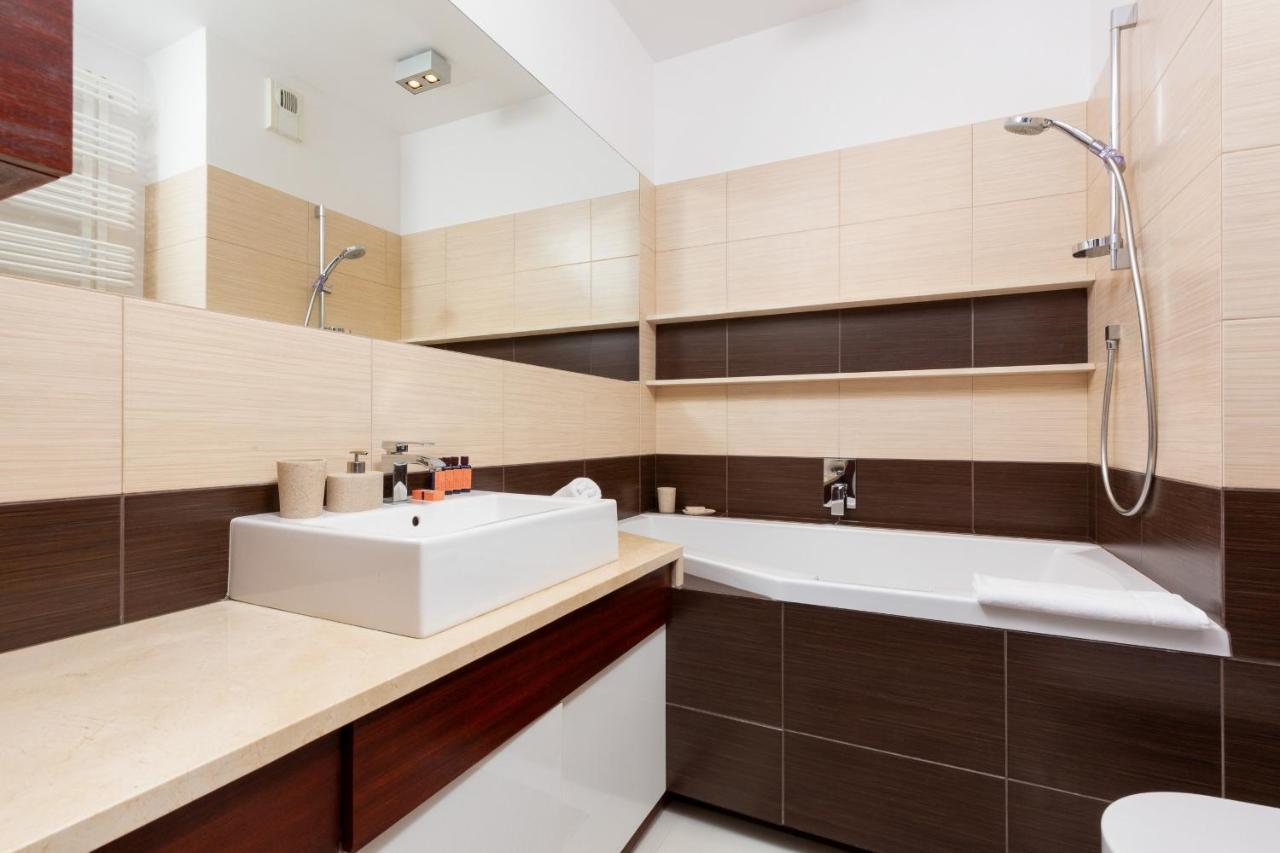 وارسو Spacious Suite With A Hammock And Terrace By Renters Prestige المظهر الخارجي الصورة
